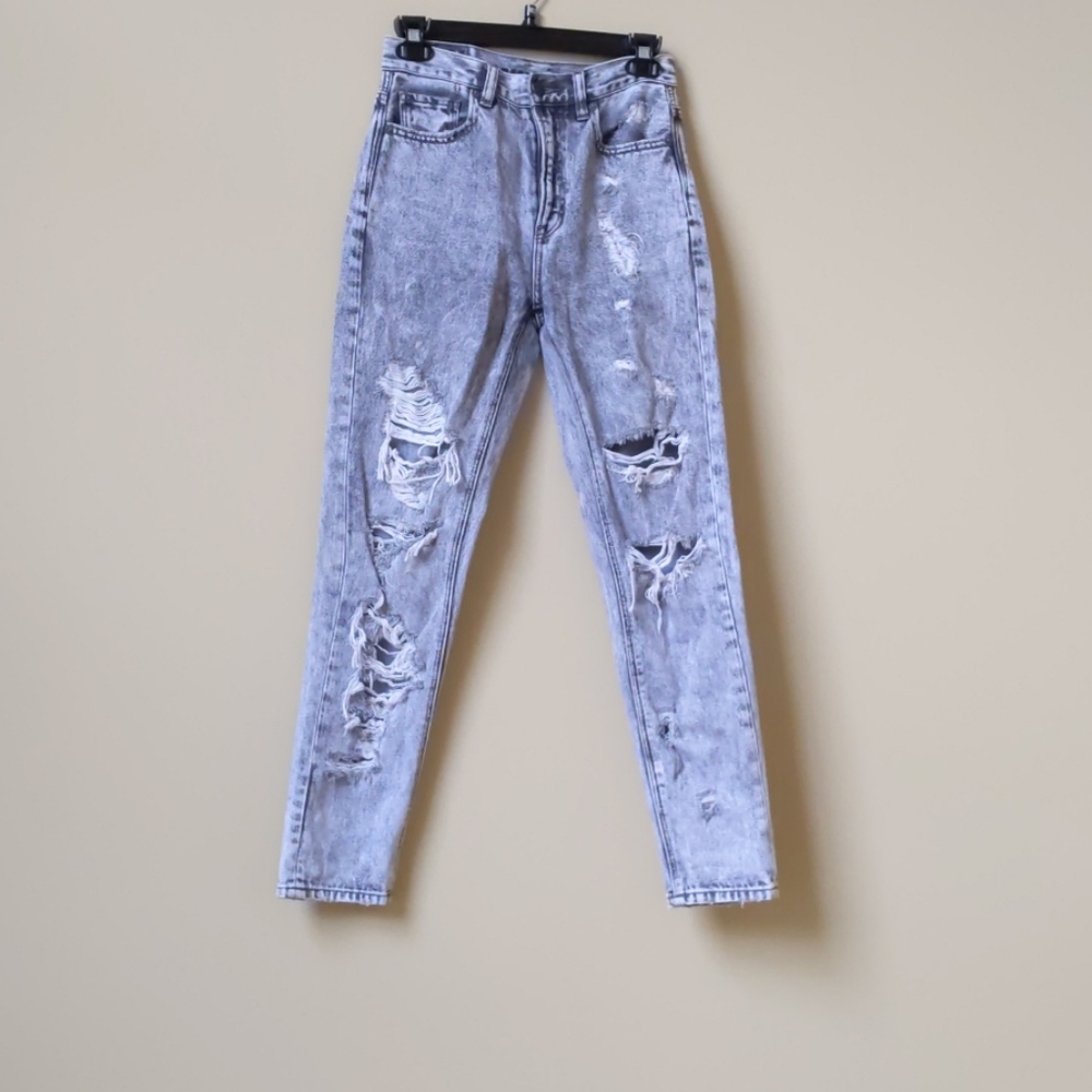American Eagle Gray Distressed Mom Jeans